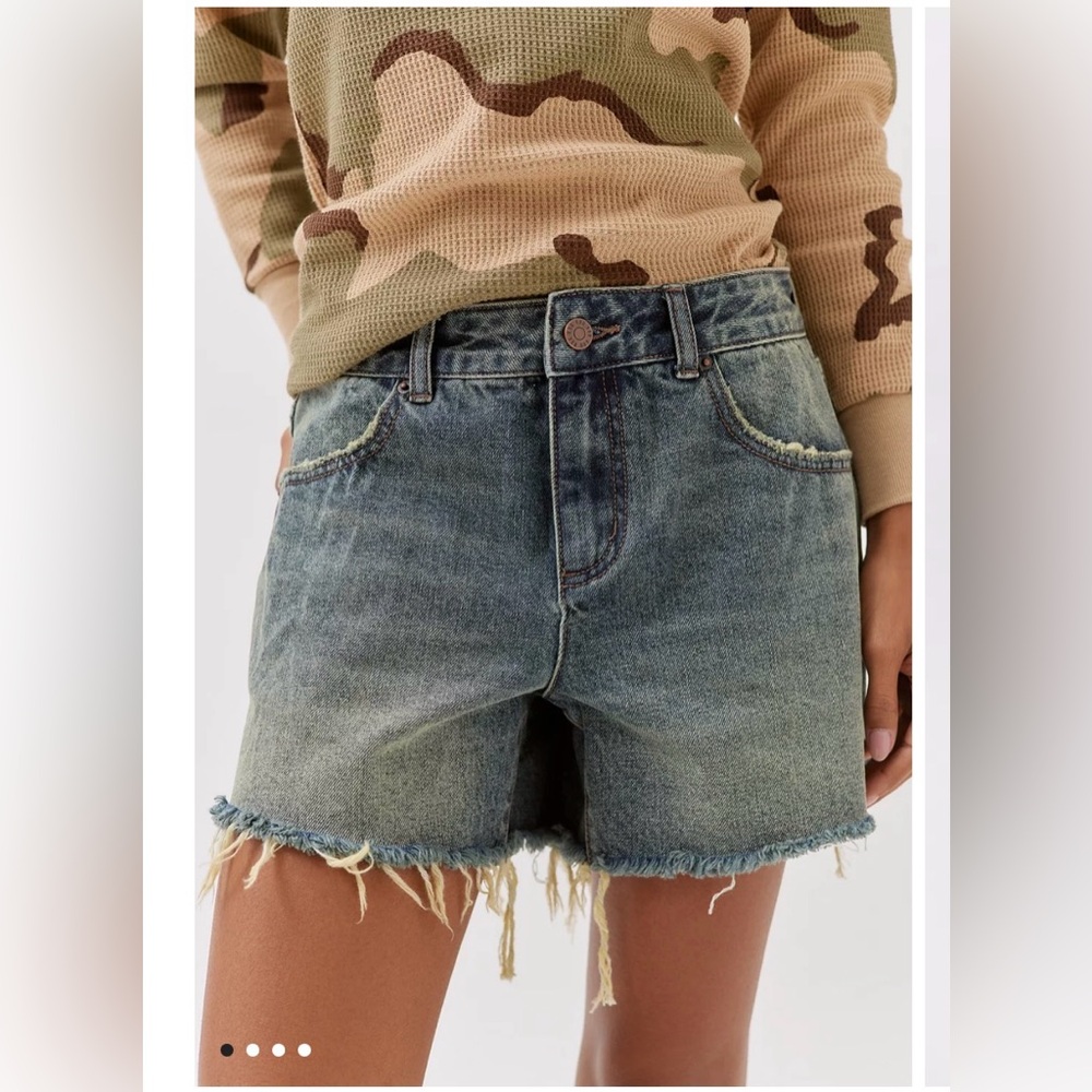 BDG A-Line Cutt Off Denim Short